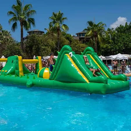 Palmeras Ultra Konaklı