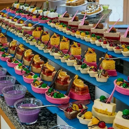 Palmeras Ultra Konaklı